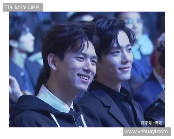 足球明星与肖战同框合影展现青春活力与运动魅力的精彩瞬间